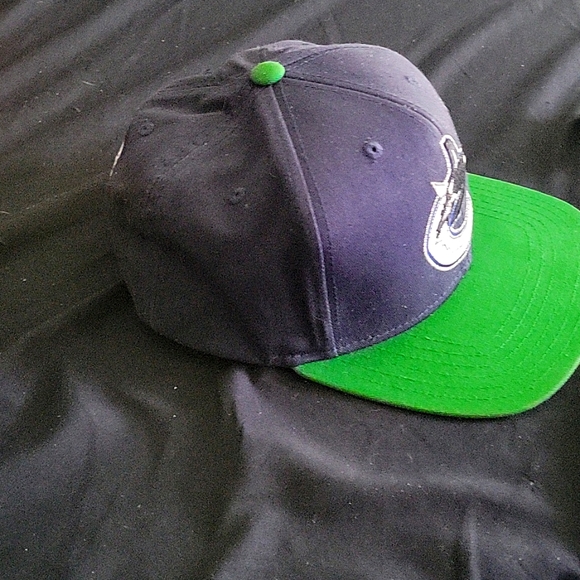 Vancouver Canucks NHL youth snapback color blue green white - Picture 4 of 8